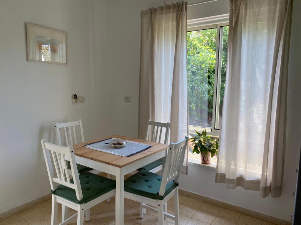 Maple'S Place - אירוח מייפל Rosh Pinna Exteriör bild